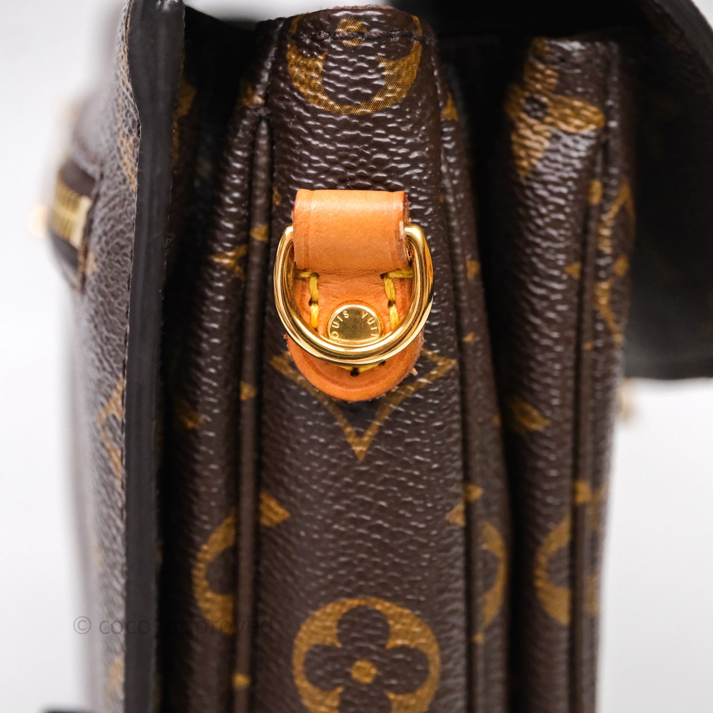 Louis Vuitton Pochette Metis Monogram Canvas