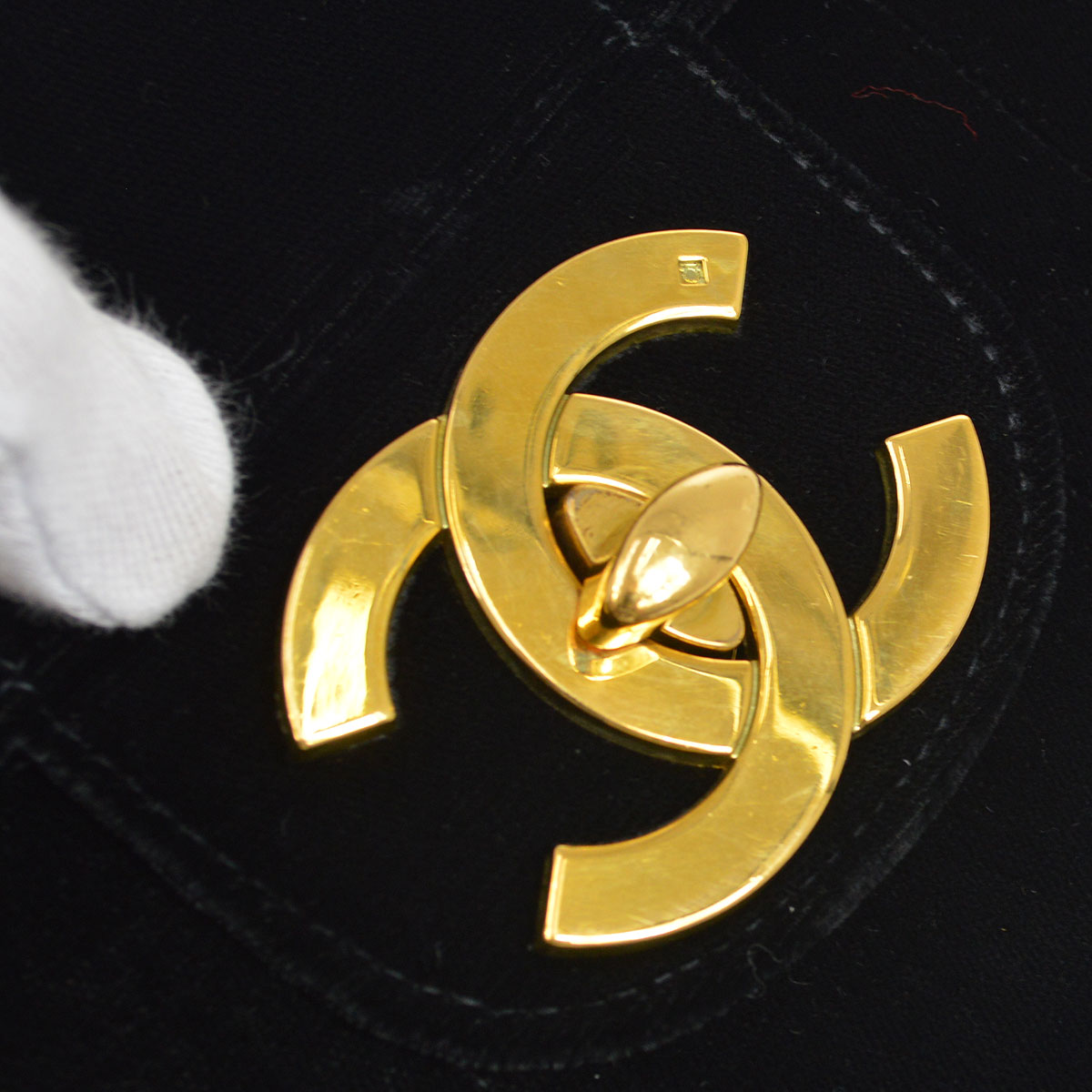 Luxury Chanel 1994-1996 Vertical Stitch Classic Flap Jumbo Black Velvet