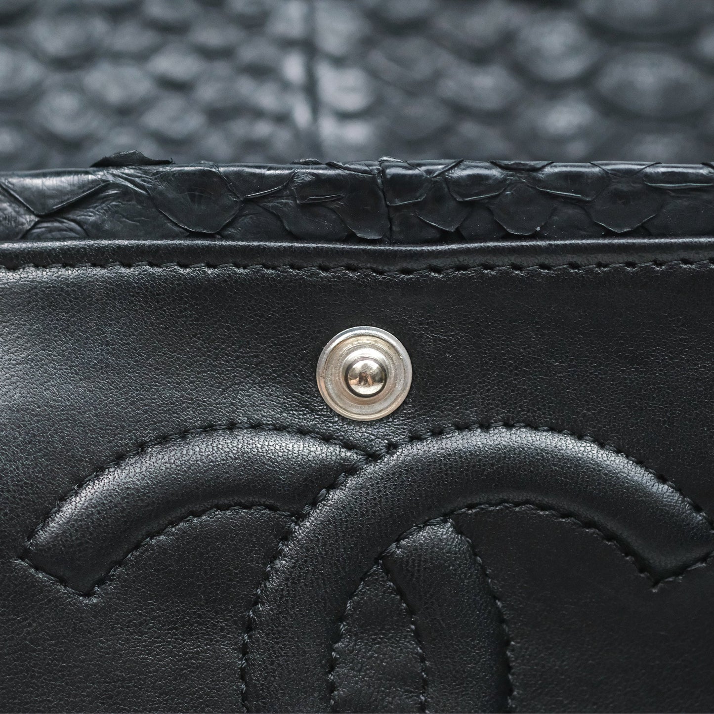 Chanel Classic M/L Medium Flap So Black Python Black Hardware