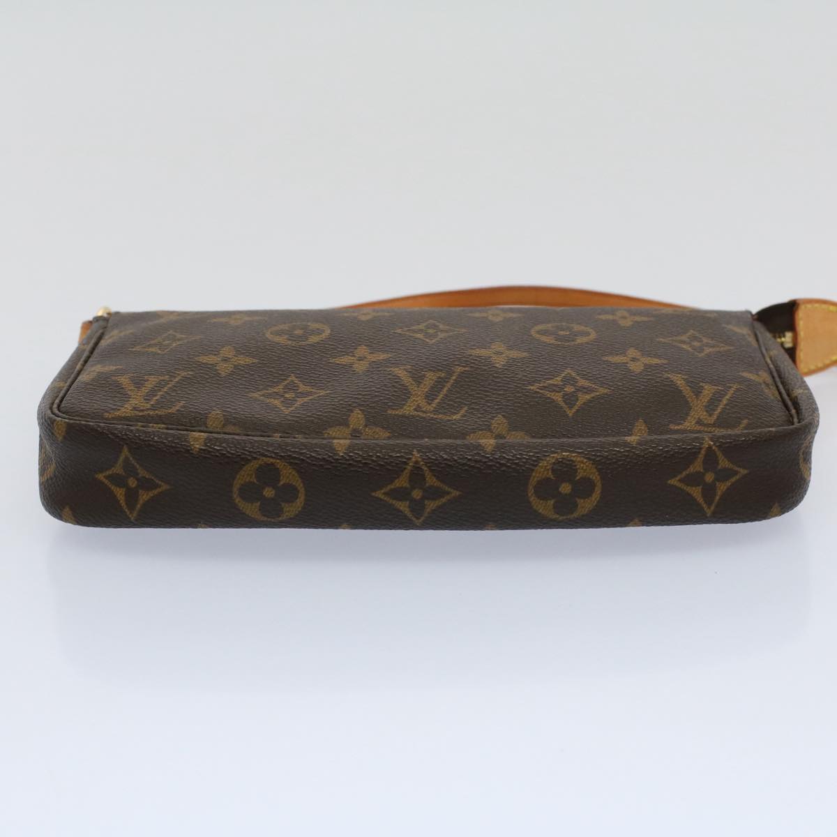 Louis Vuitton Pochette Accessoire  Canvas Clutch Bag ()