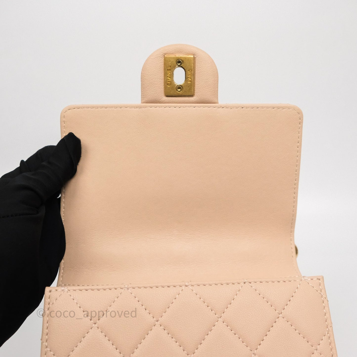 Chanel Chic Pearls Flap Quilted Beige Pink Goatskin Aged Gold Hardware