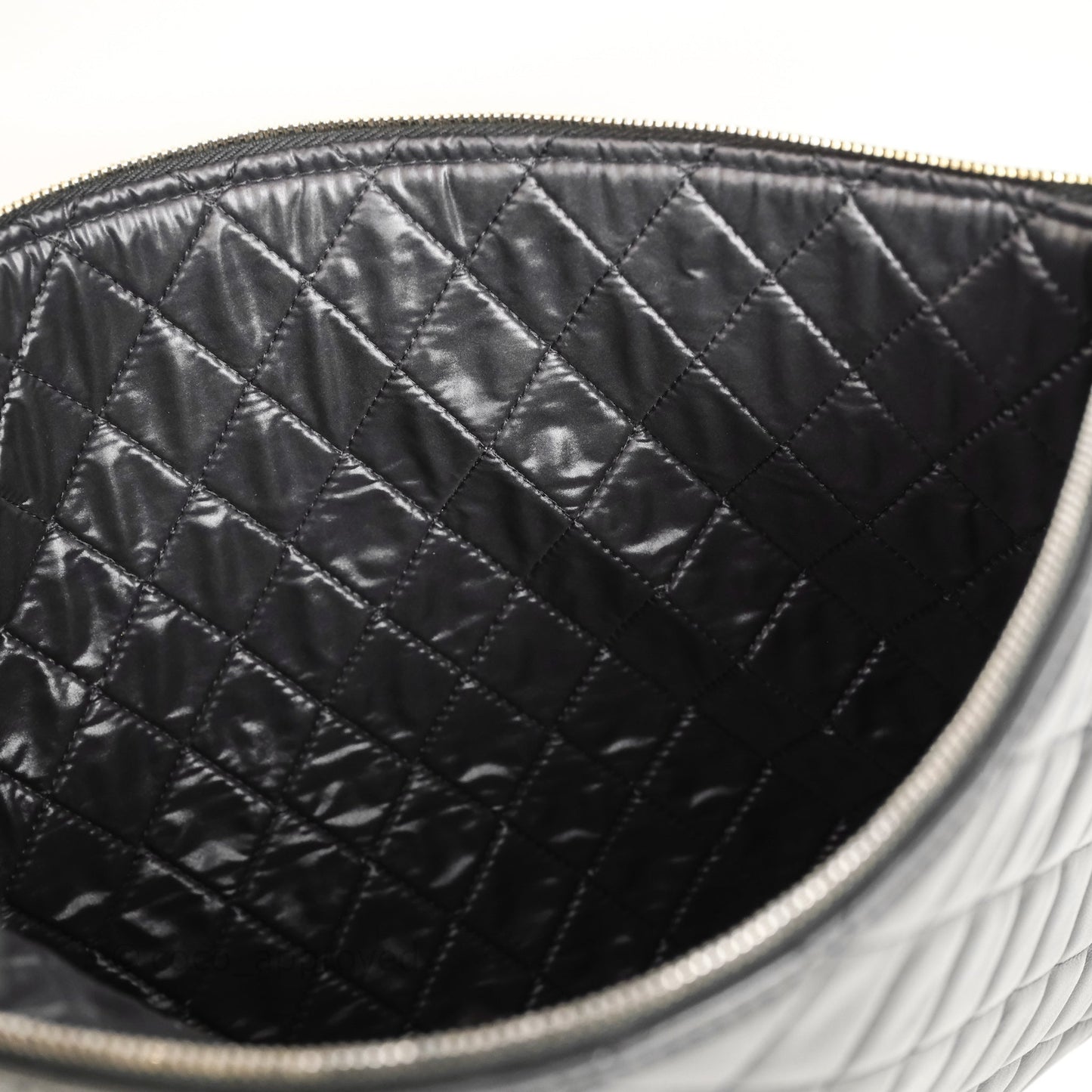 Chanel Classic Zipper O Case Black/ White Gold Hardware