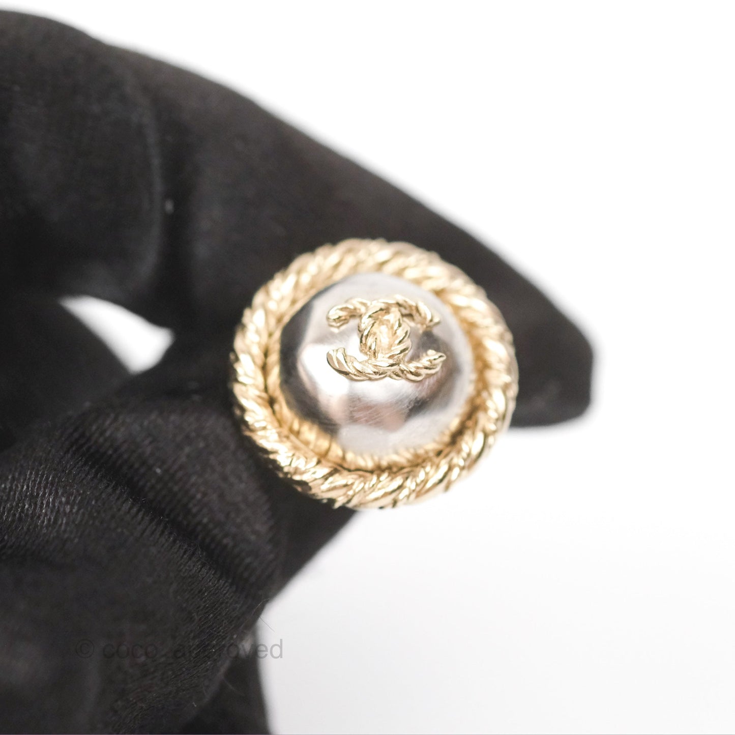 Chanel CC Round Earrings Gold Tone 15B
