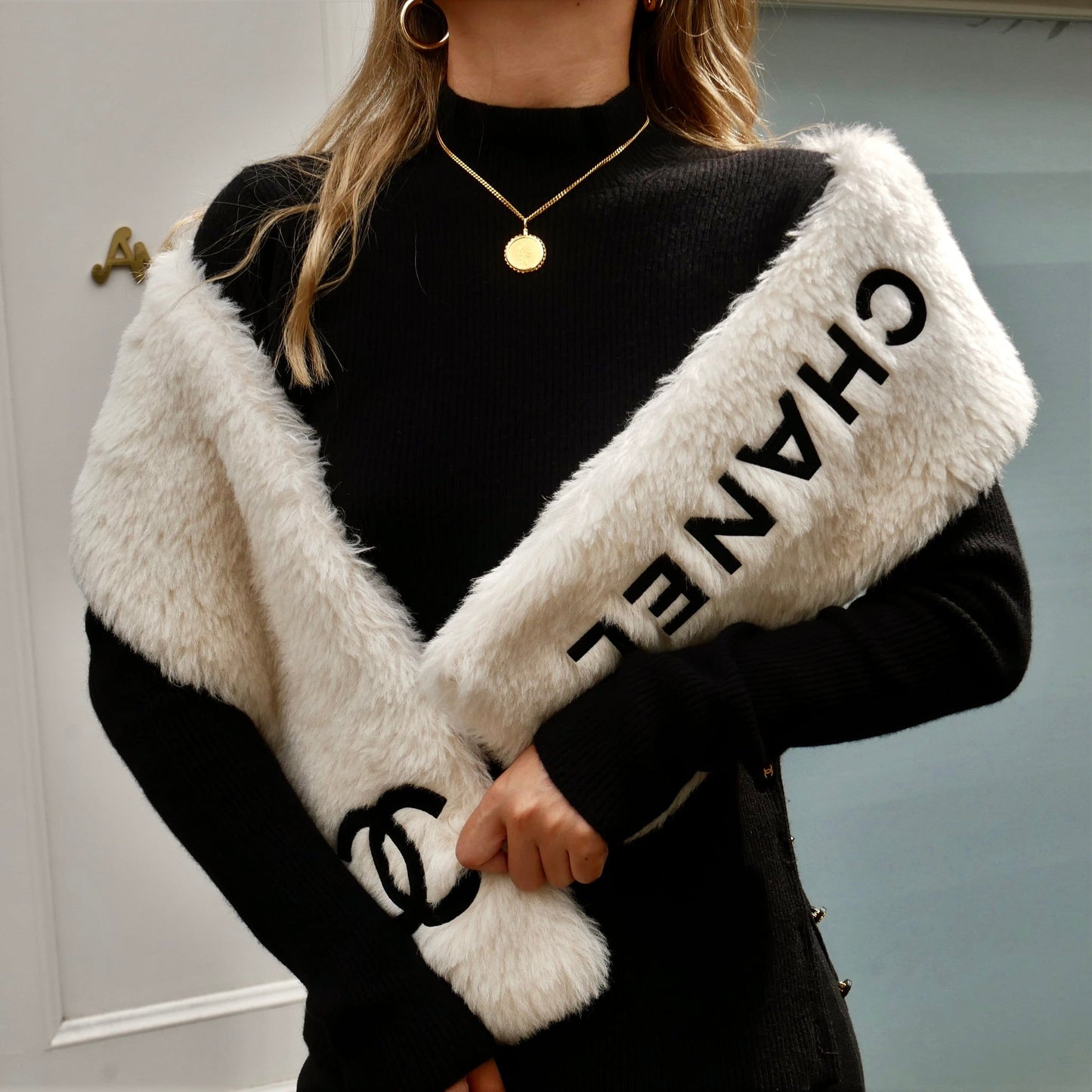 Luxury Chanel Fall 1994 Runway Fur Scarf