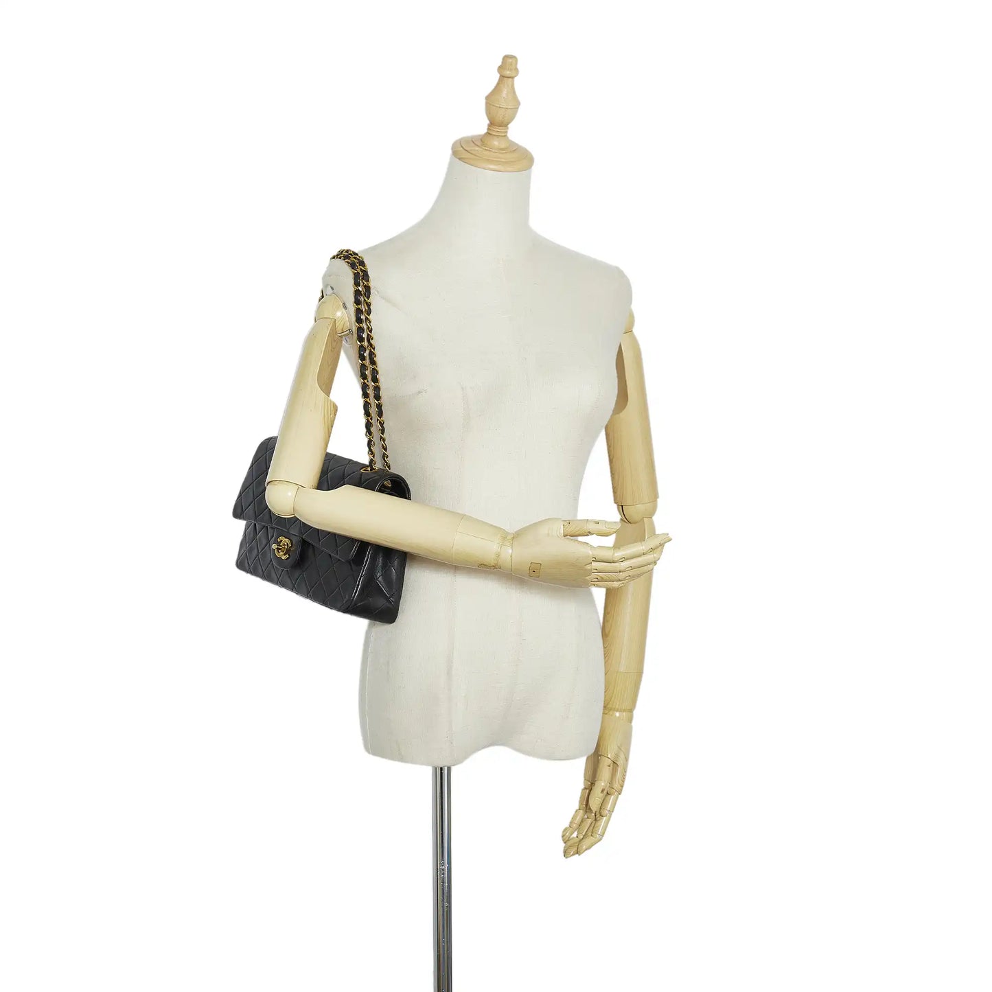 Luxury Chanel Classic Double Flap Medium Black Lambskin Gold
