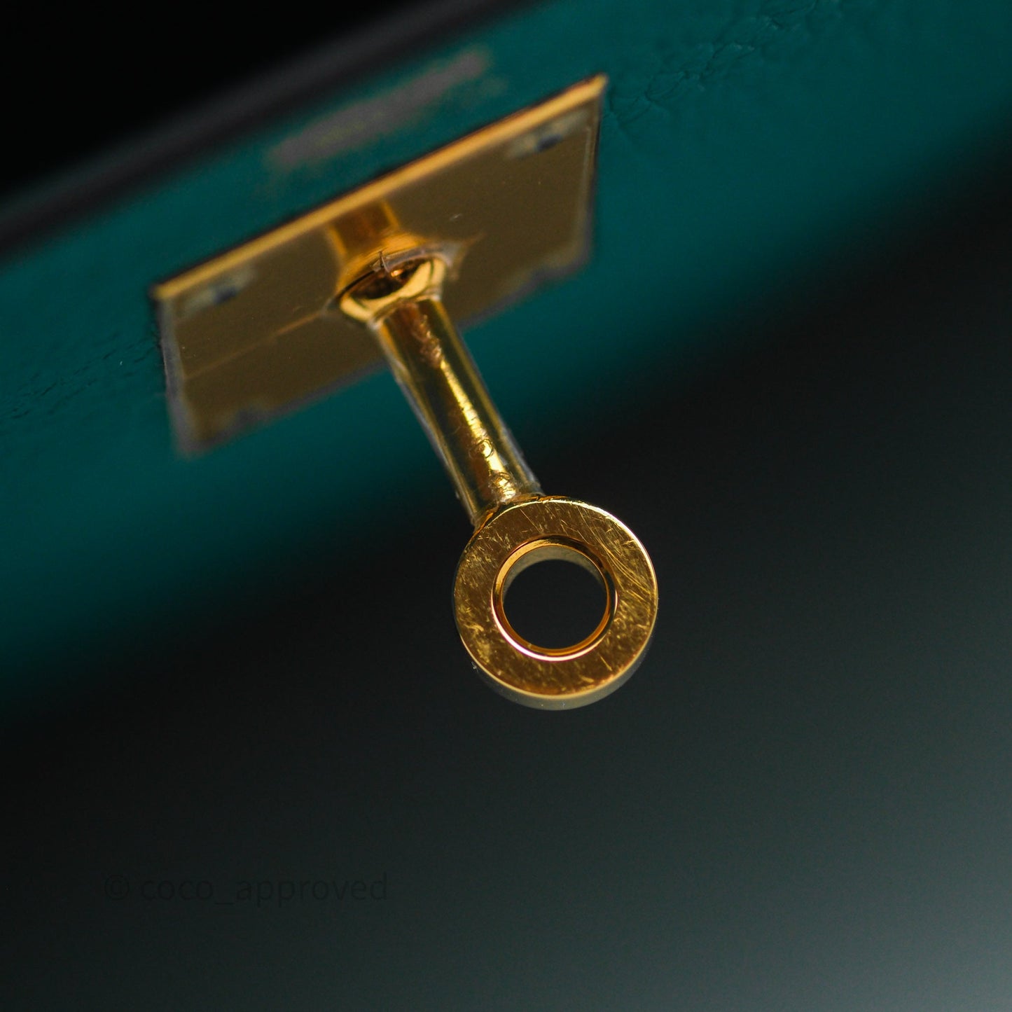 Hermès Kelly 28 Retourne Bleu Paon 7F Clemence Gold Hardware