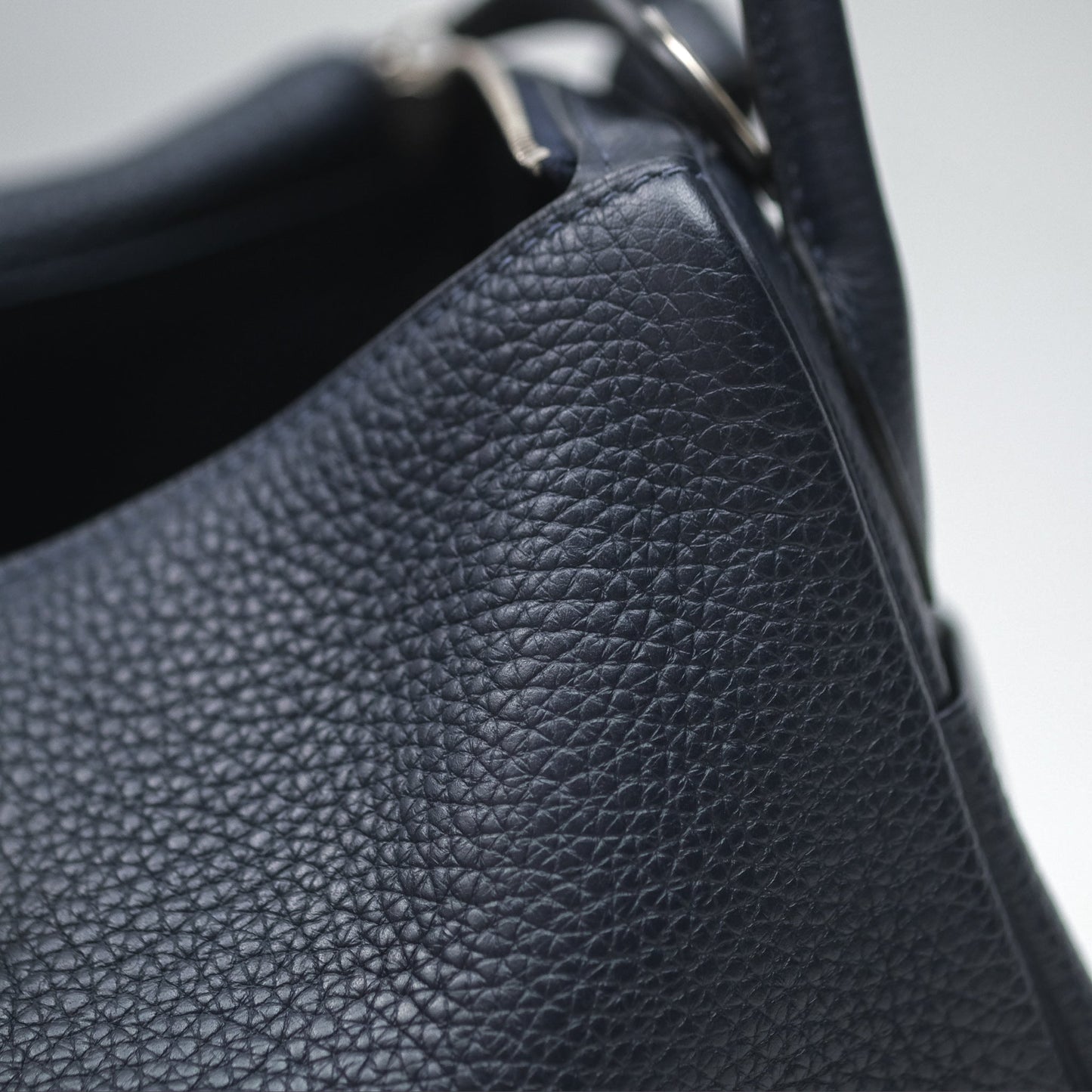 Hermès Lindy 26 Bleu Nuit 2Z Clemence Palladium Hardware