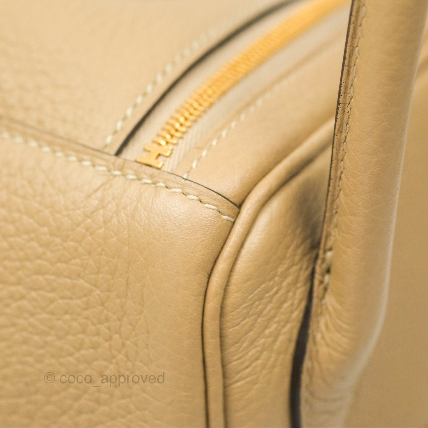 Hermès Lindy 26 Trench Clemence Gold Hardware