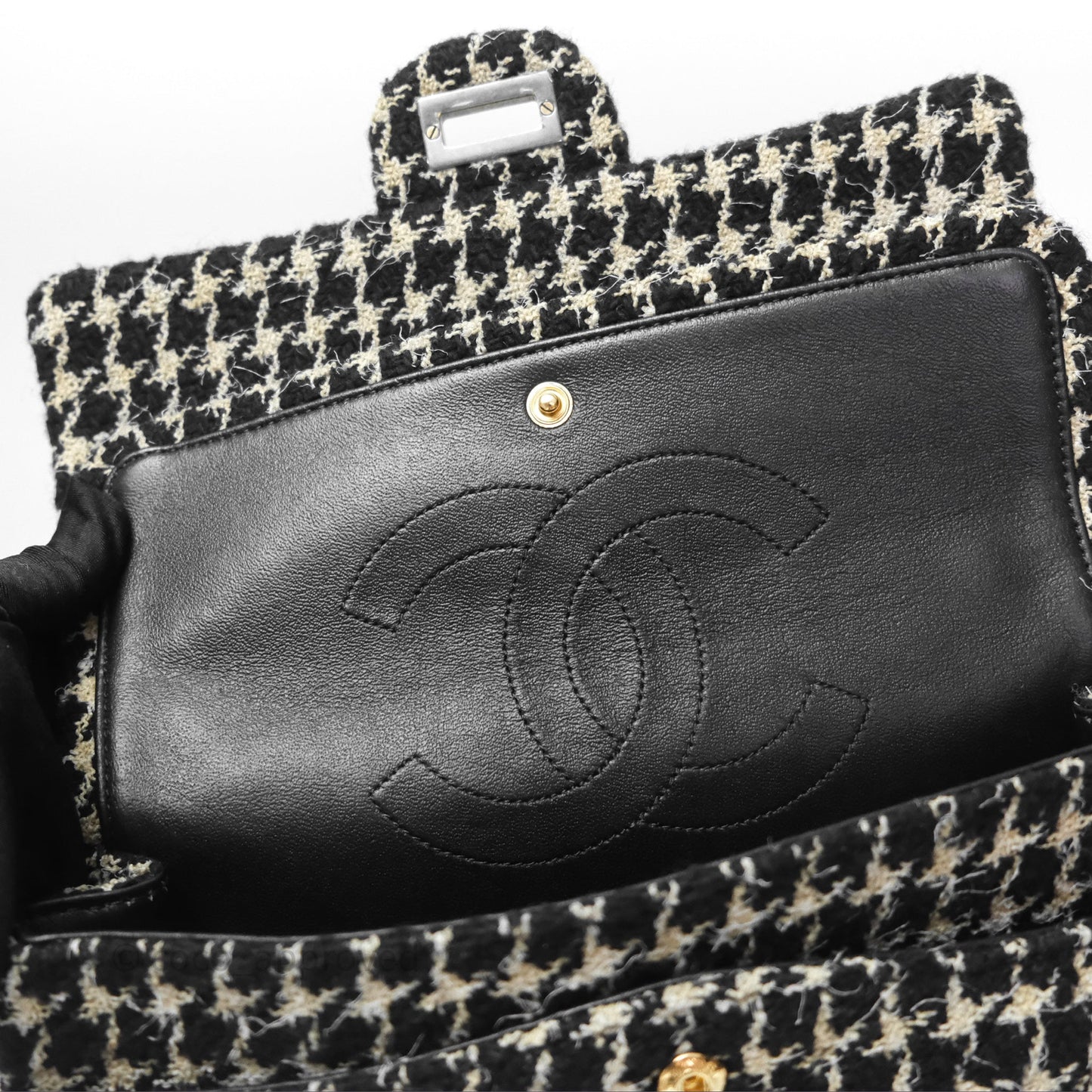 Chanel Reissue 225 Houndstooth Tweed Black Beige Aged Gold Hardware