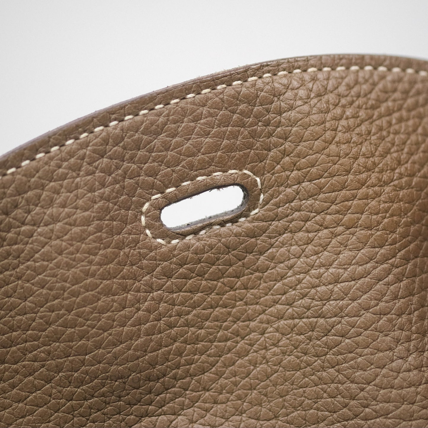 Hermès Lindy 26 Etoupe 18 Taurillion Clemence Gold Hardware