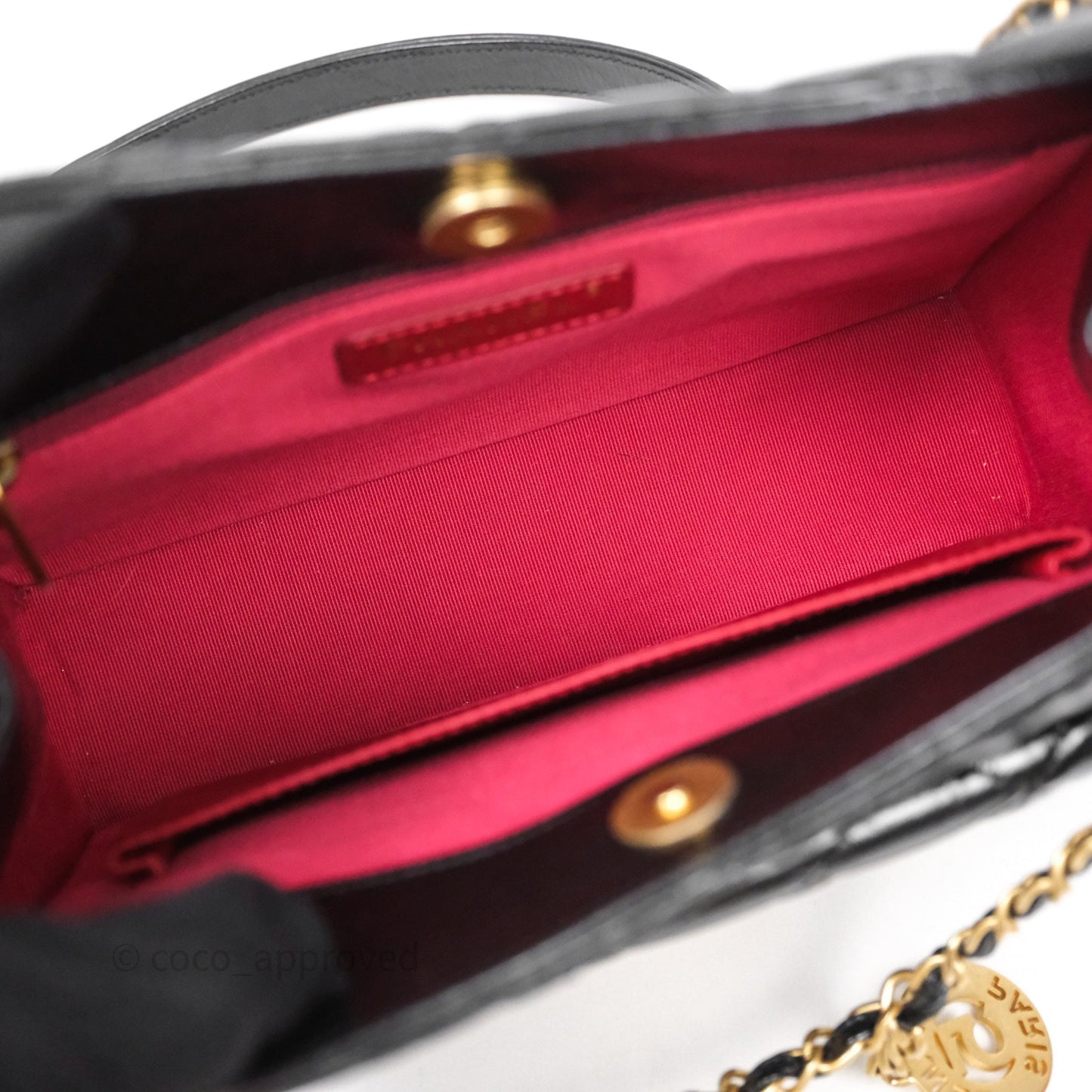 Chanel Medium Quilted Wavy CC Hobo Black Shiny Crumpled Calfskin Aged Gold Hardware
