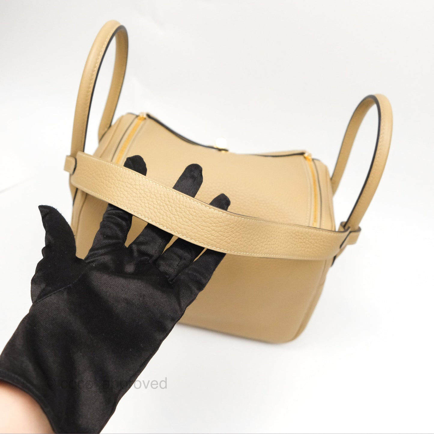 Hermès Lindy 26 Trench Clemence Gold Hardware