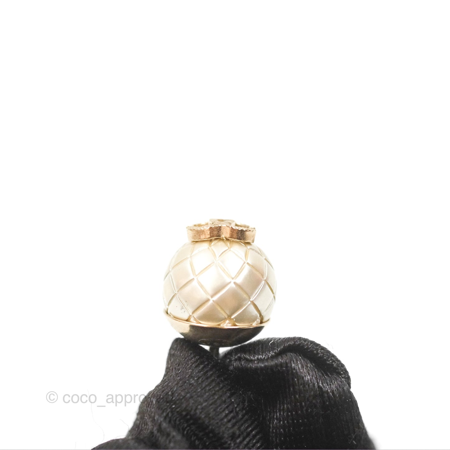 Chanel CC Round Earrings Gold Tone 16P