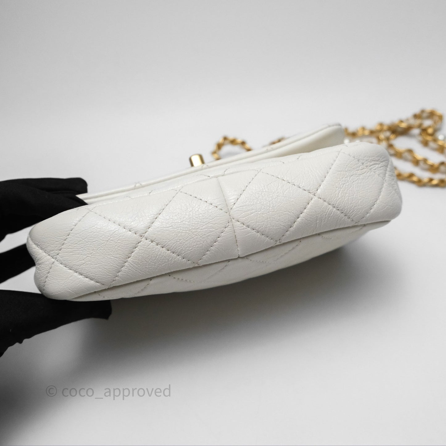 Chanel Quilted Pearl Flap Bag White Shiny Crumpled Calfskin Aged Gold Hardware 22C