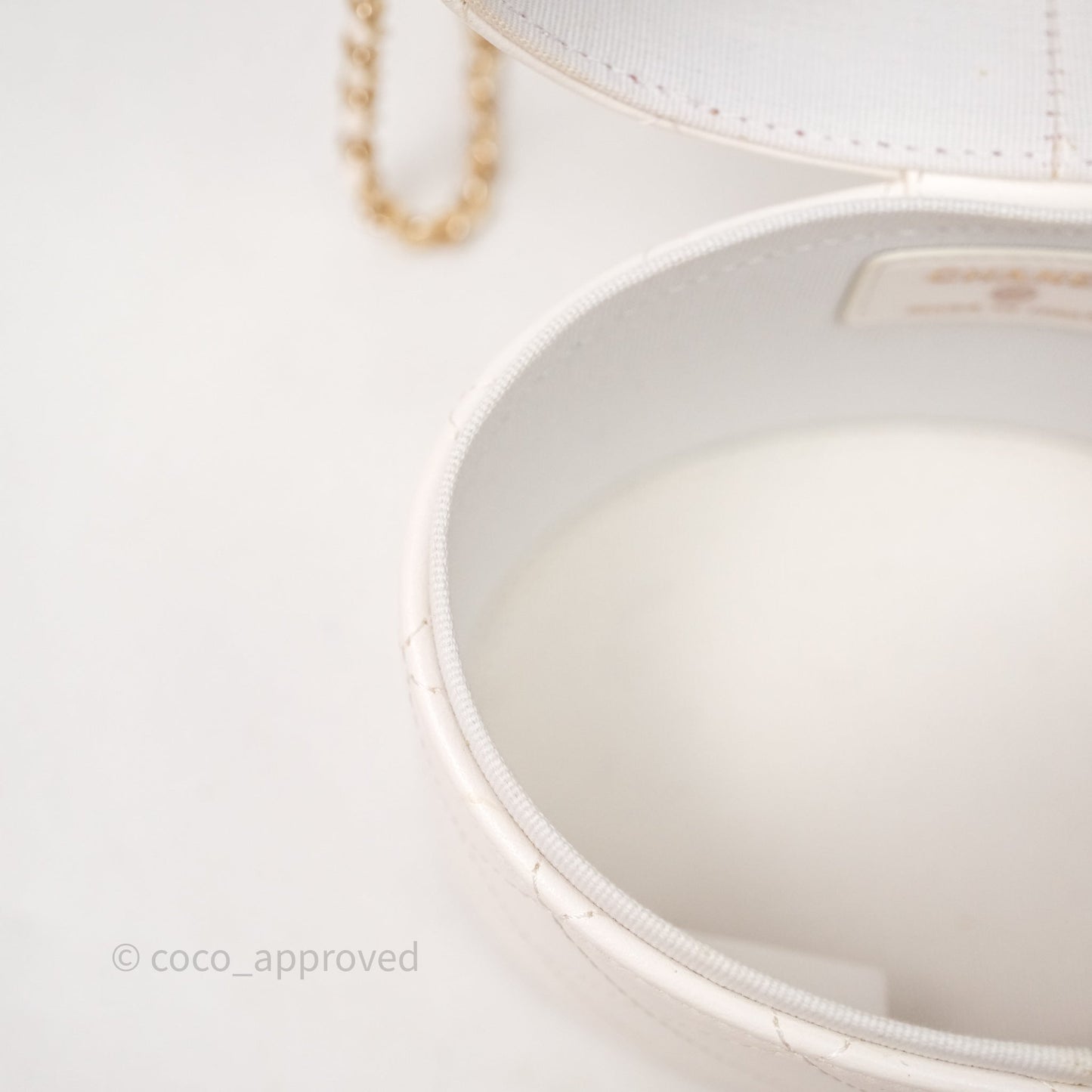 Chanel Quilted Round Vanity Clutch With Chain White Lambskin Gold Hardware