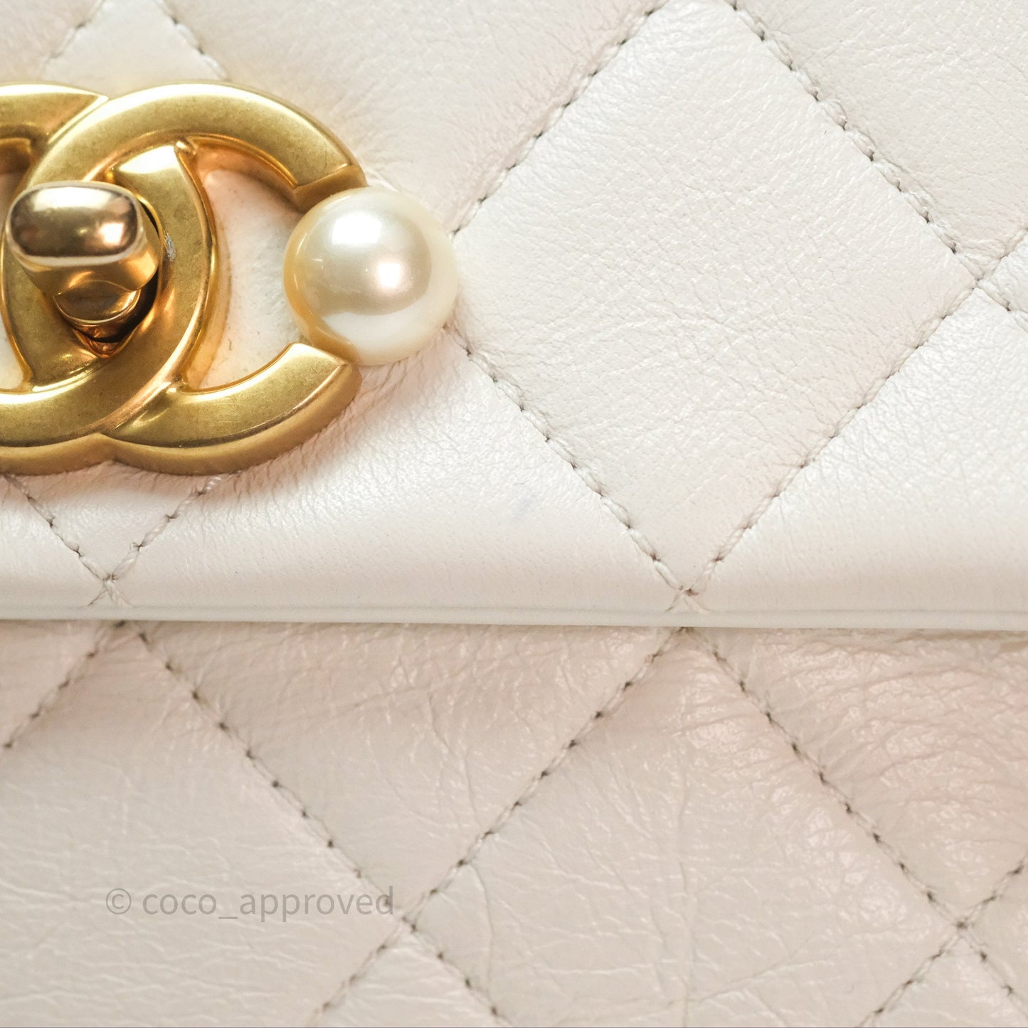 Chanel Quilted Pearl Flap Bag White Shiny Crumpled Calfskin Aged Gold Hardware 22C