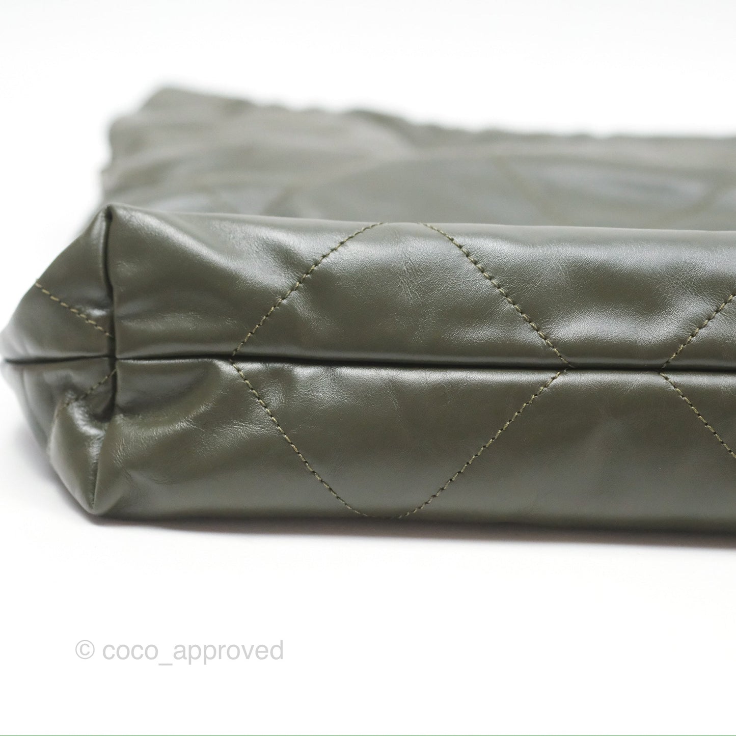 Chanel 22 Medium Green Shiny Calfskin Ruthenium Hardware