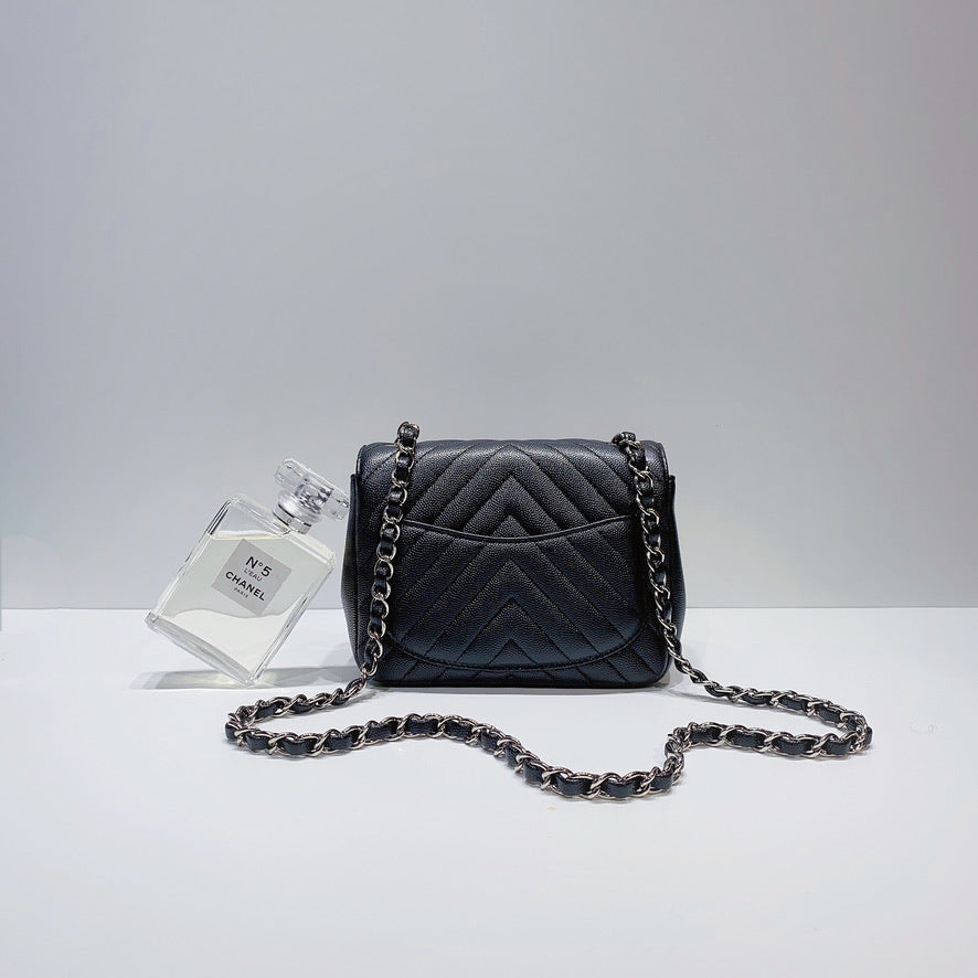 No.3710-Chanel Caviar Chevron Classic Flap Mini 17cm