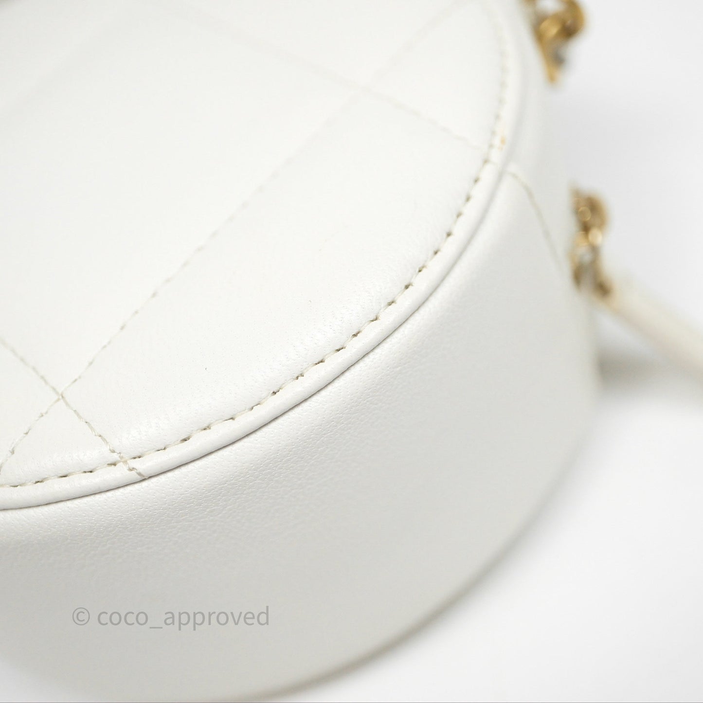 Chanel 19 Round Clutch With Chain White Calfskin Mixed Hardware