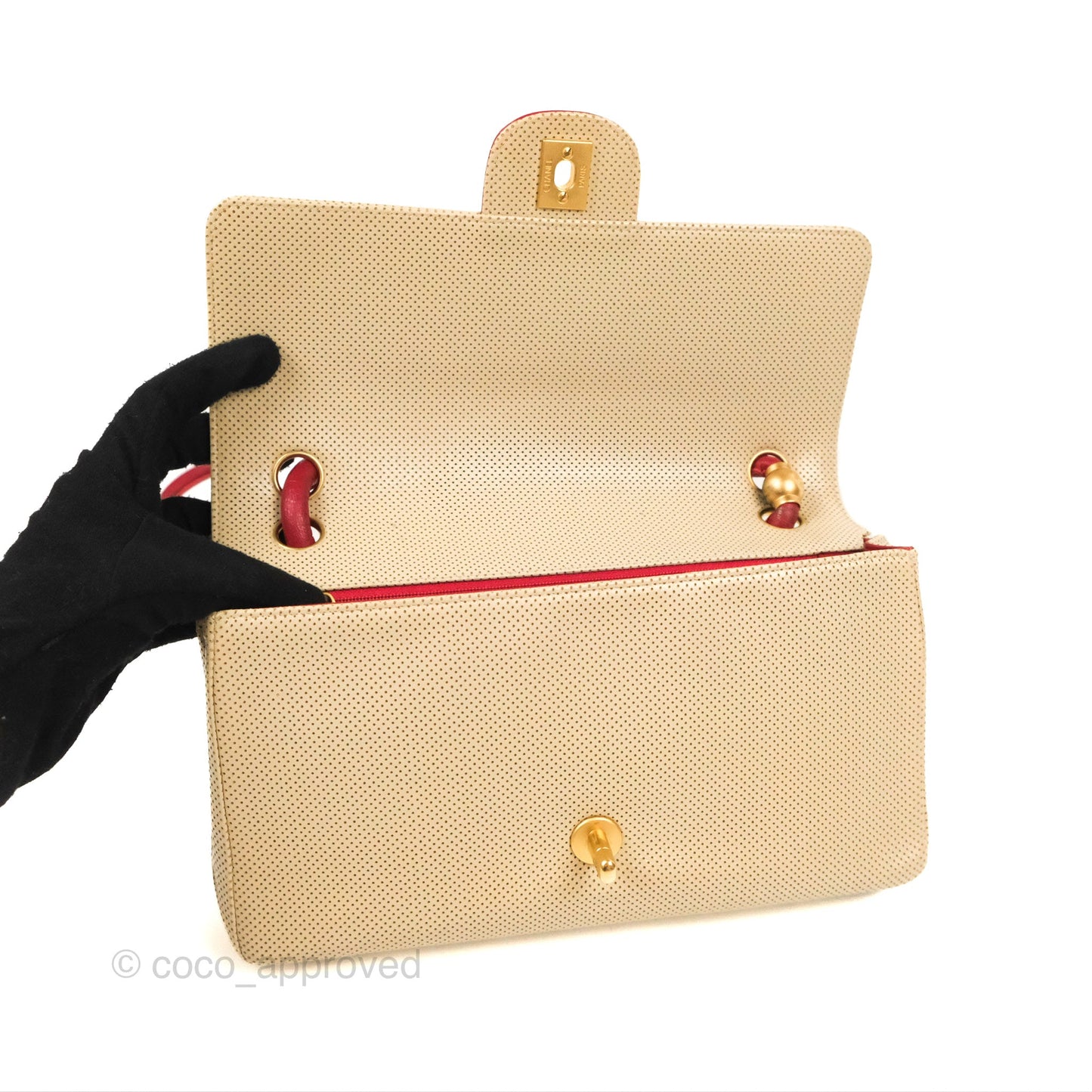 Chanel Vintage Medium Perforated Single Flap Beige/Red Matte Gold Hardware⁣⁣