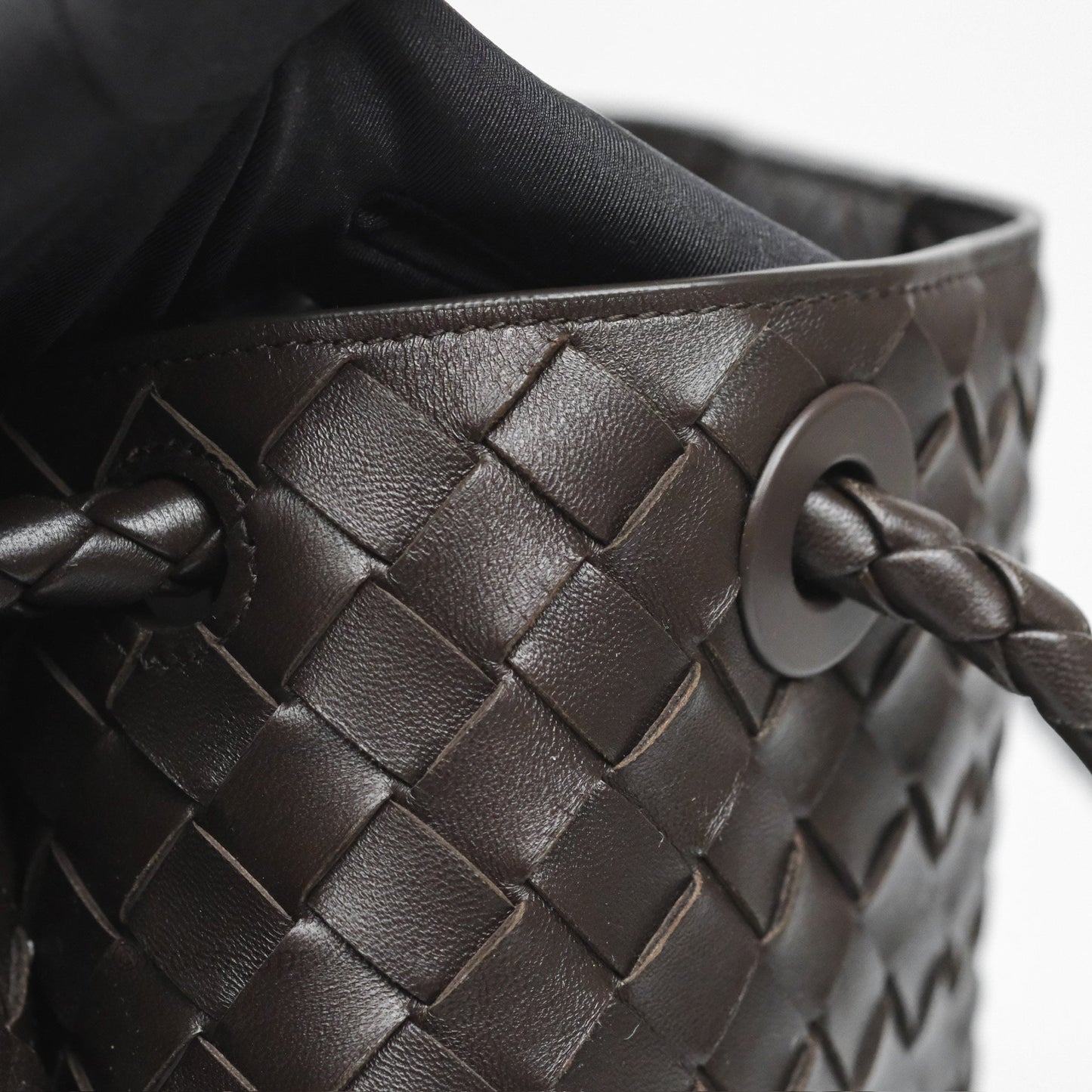 Bottega Veneta Medium Andiamo Bag Fondant Brown Intrecciato Lambskin