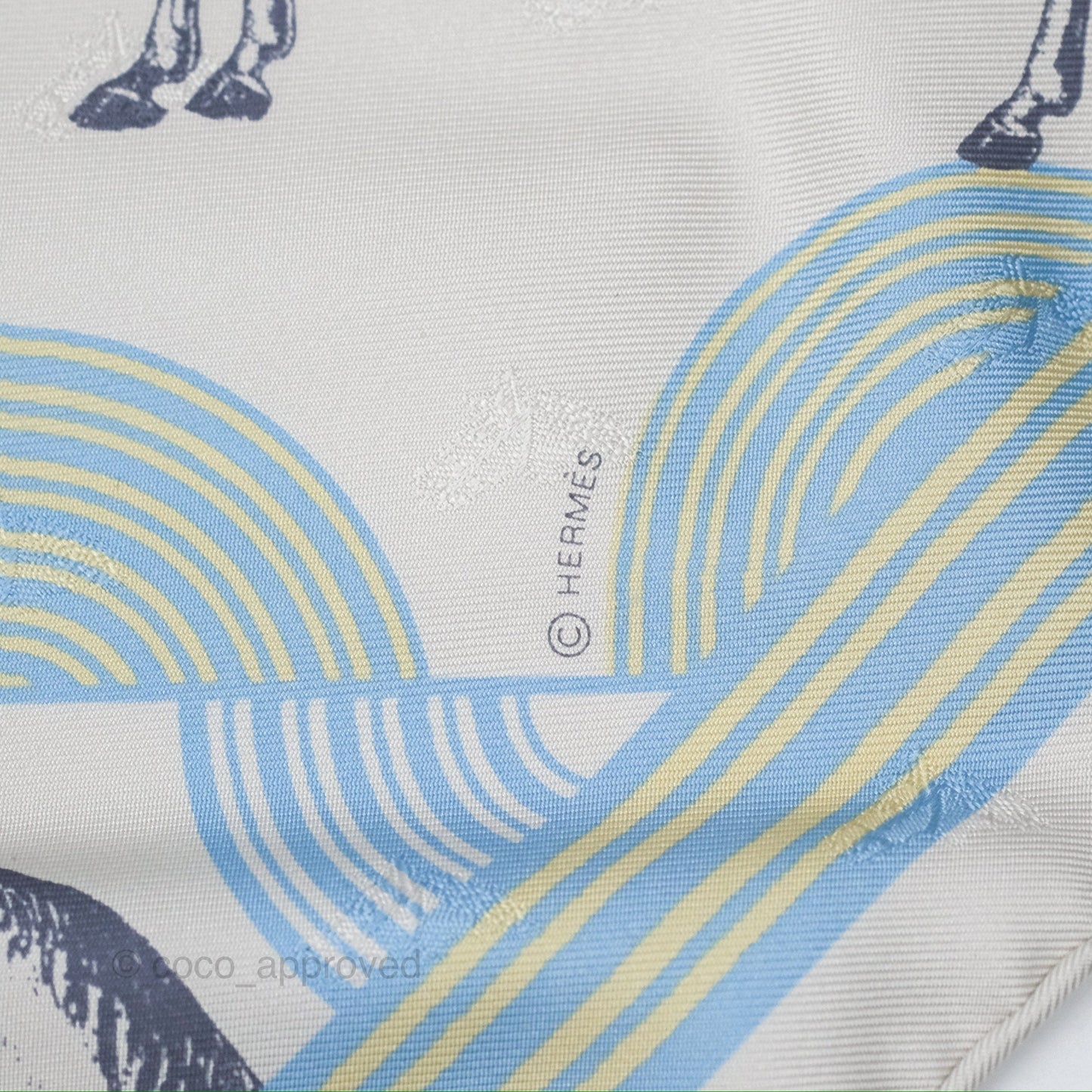 Hermès Garde Robe Pop Triangle Scarf Silk Blue/Grey