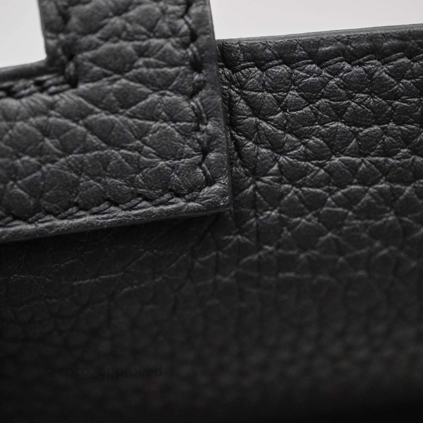 Hermès Halzan 25 Taurillon Clemence 89 Noir Gold Hardware