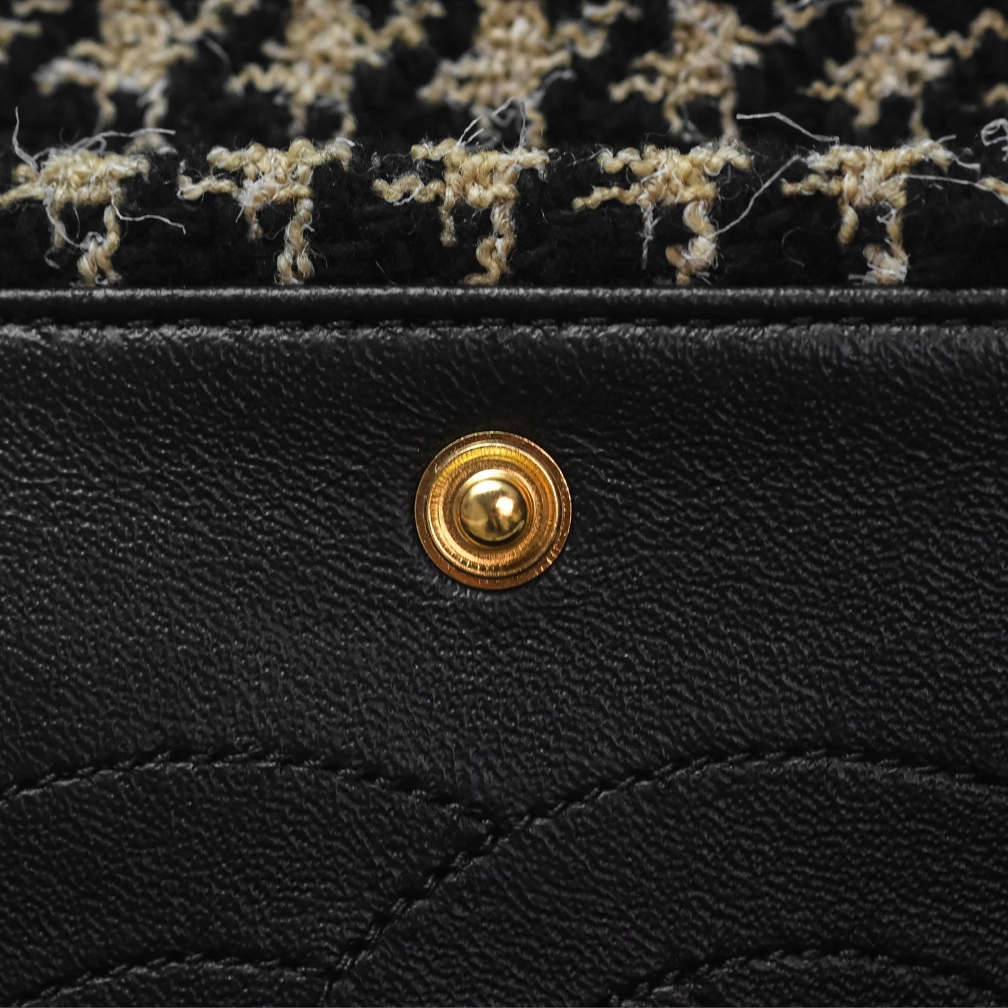 Chanel Reissue 225 Houndstooth Tweed Black Beige Aged Gold Hardware