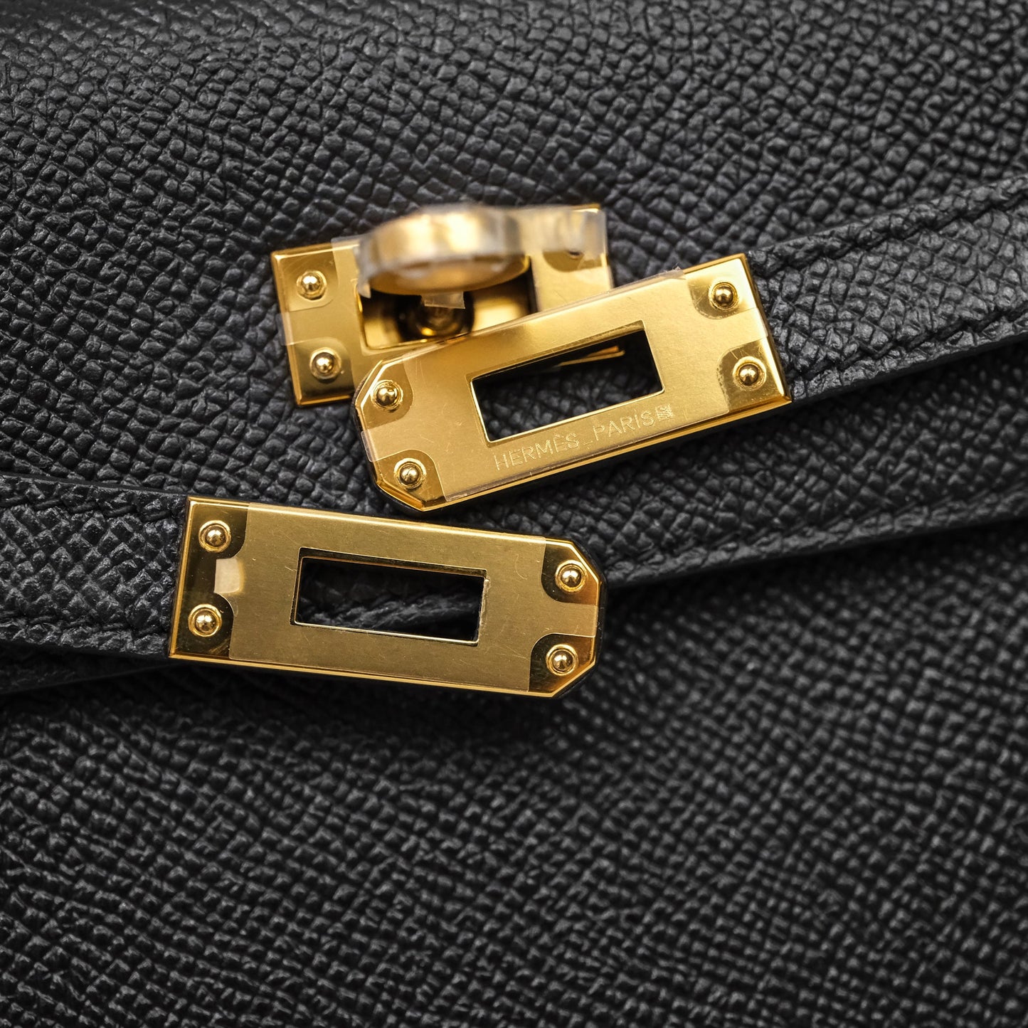 Hermès Kelly 25 Black Noir 89 Epsom Gold Hardware