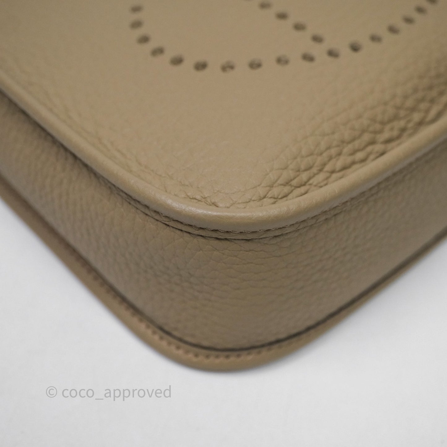 Hermès Mini Evelyne 16 Beige Marfa 8Q Clemence Gold Hardware