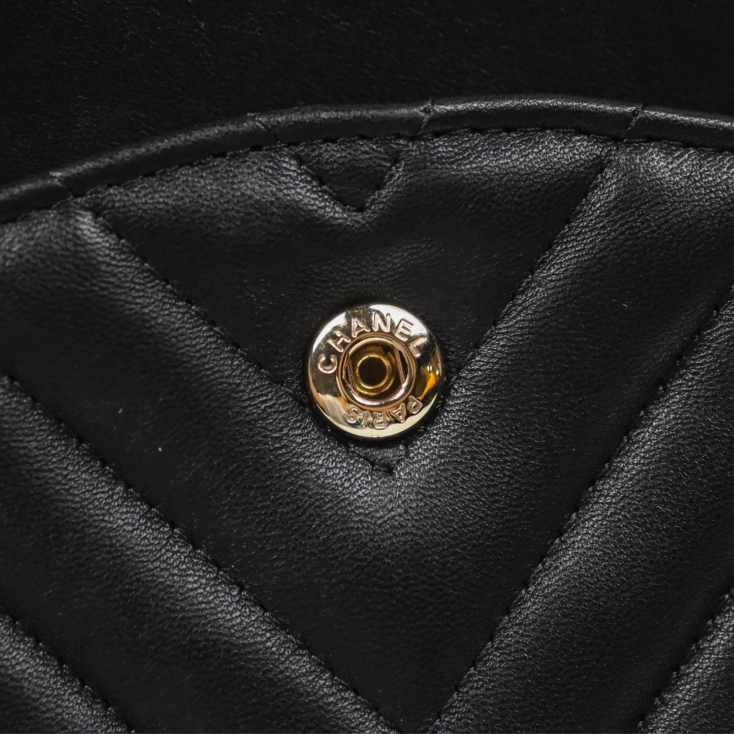 Chanel Chevron Jumbo Double Flap Black Lambskin Gold Hardware⁣⁣