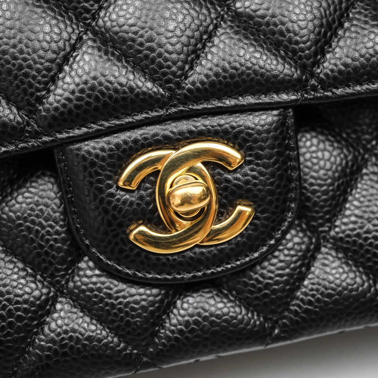 Chanel Quilted Classic M/L Medium Flap Black Caviar Gold Hardware