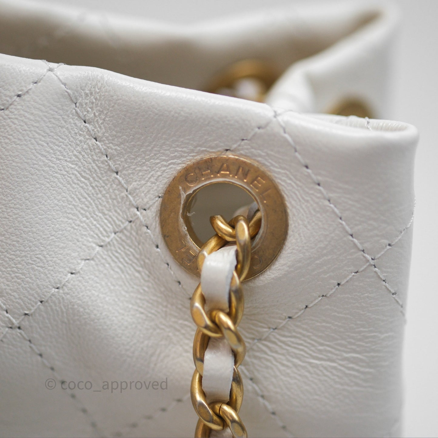 Chanel Mini Bucket Bag White Shiny Lambskin Aged Gold Hardware 25C