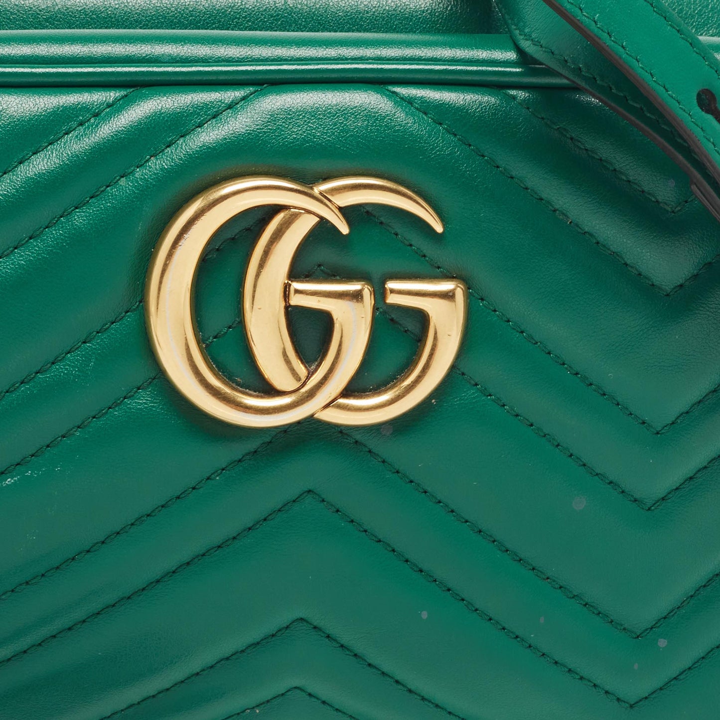 Luxury Gucci Trending 2025 Green Matelass&eacute; Leather Small Gg Marmont Shoulder Bag..