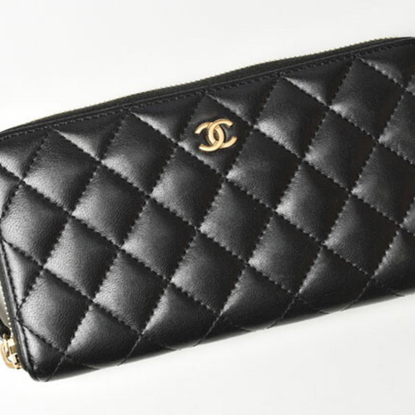 Luxury Chanel Wallet A50097  Long Round Zipper Timeless Classic Matelasse Lambskin Black Bordeaux