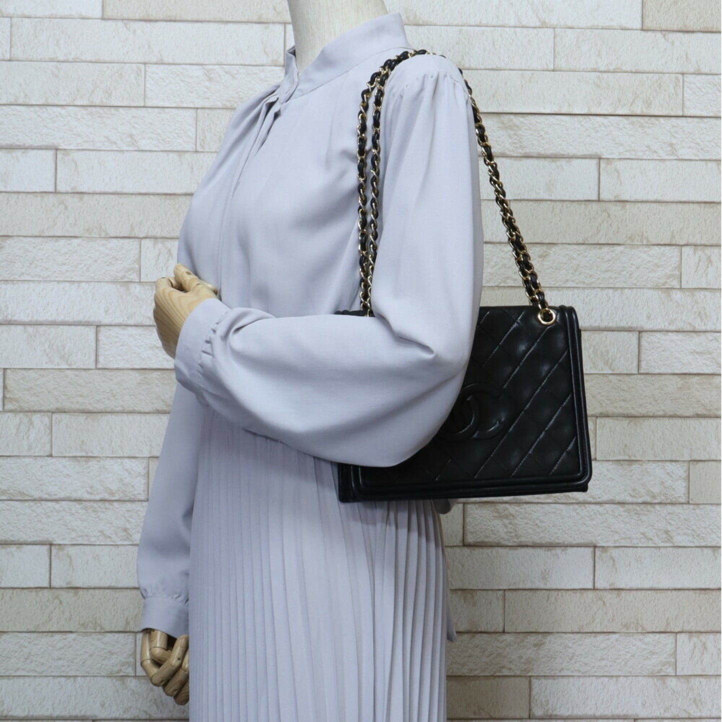 Luxury Chanel chain matelasse shoulder bag lambskin black ladies