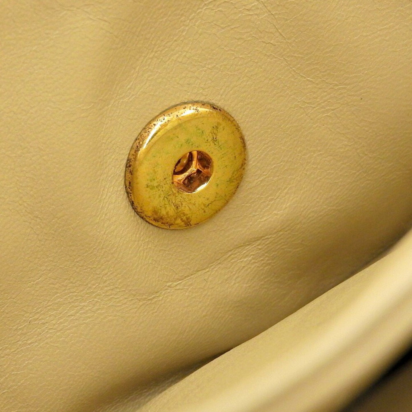 CHANEL here mark matelasse 25 chain shoulder double flap A01112