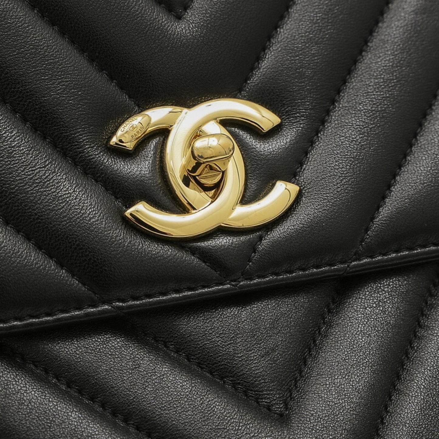 Luxury Chanel Top Handle 2Way Chain Shoulder V Stitch Lambskin Black A69923