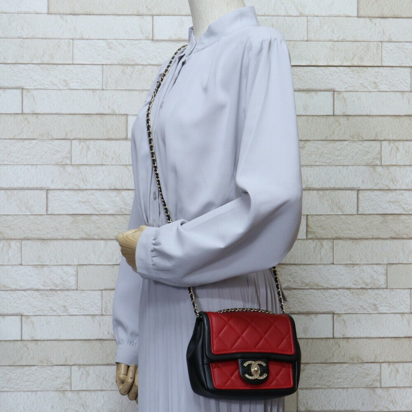 Luxury Chanel chain matelasse shoulder bag lambskin red ladies