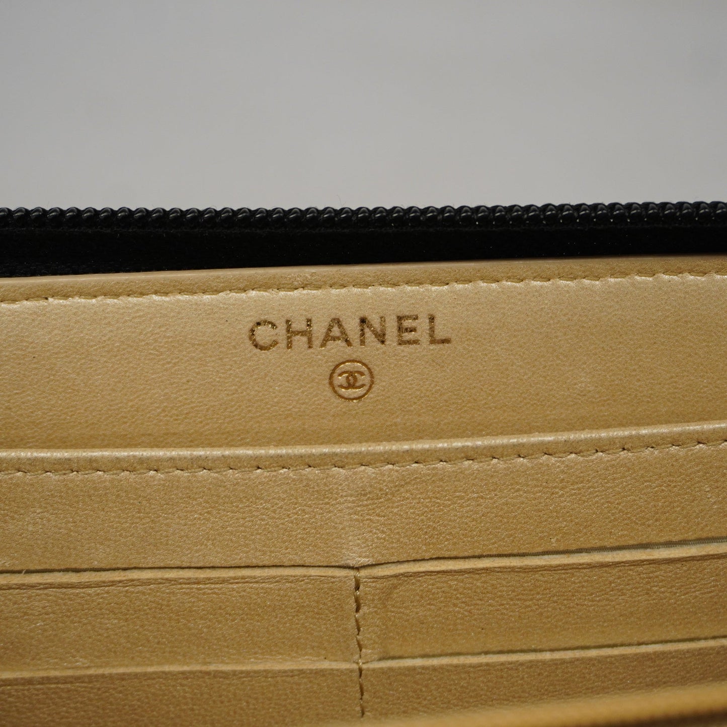 Luxury Chanel  Camellia Long Wallet [bi-fold] Gold Hardware Women's Lambskin Black