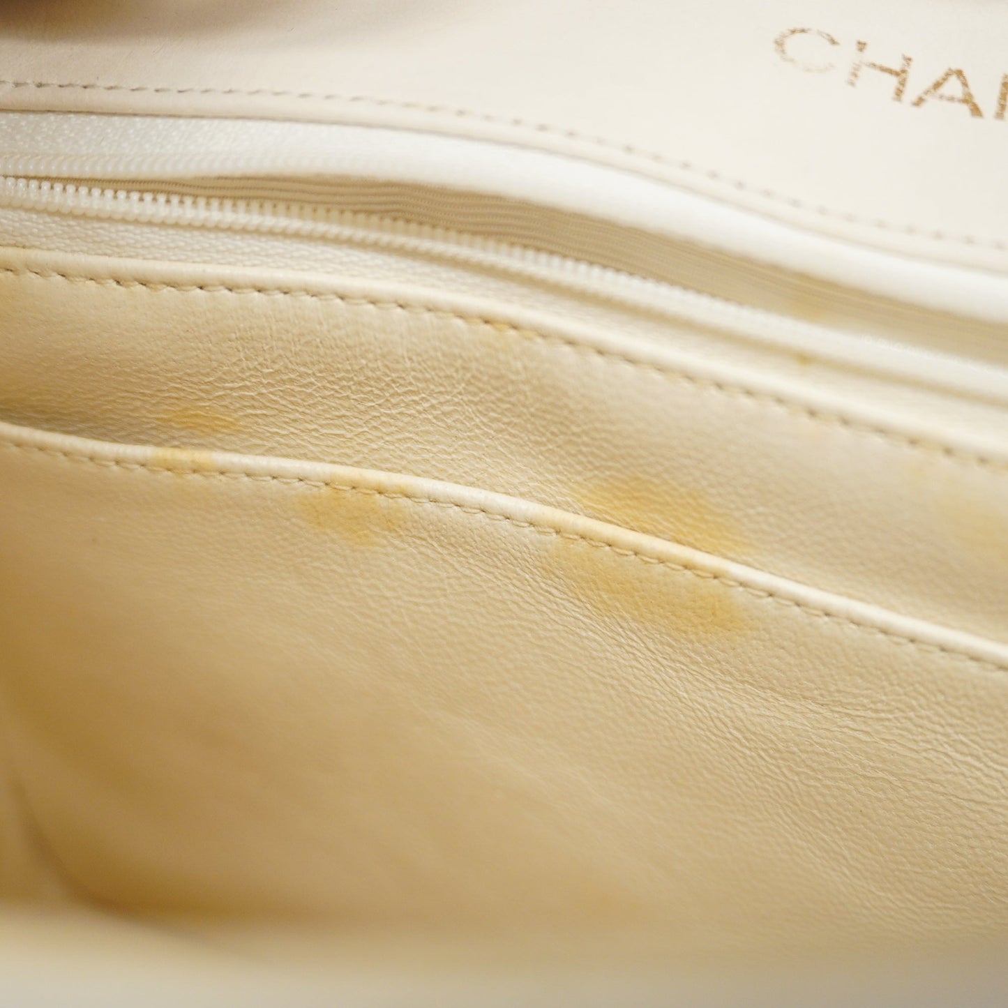 CHANEL  Matelasse Chain Shoulder Women's Leather Shoulder Bag White