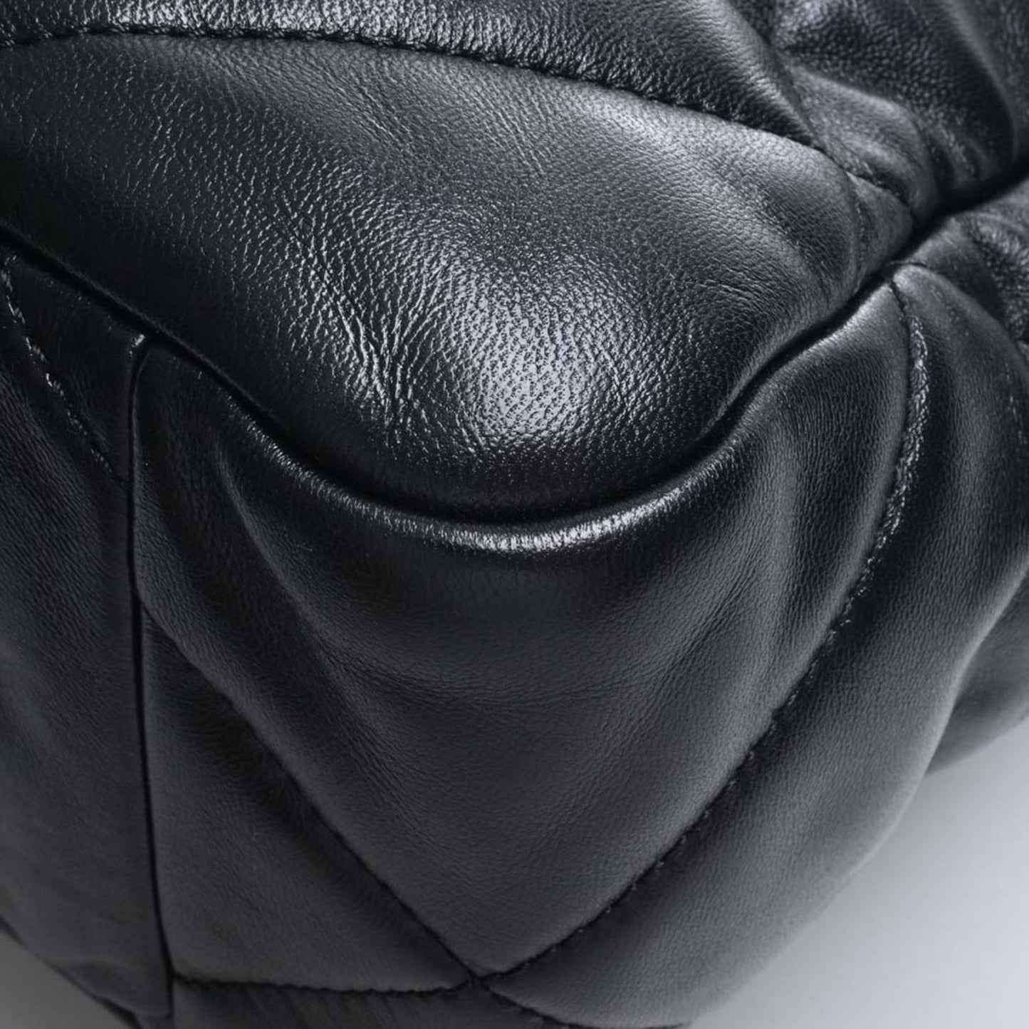 Luxury Chanel lambskin 19 bag coco mark chain shoulder AS3660 black ladies