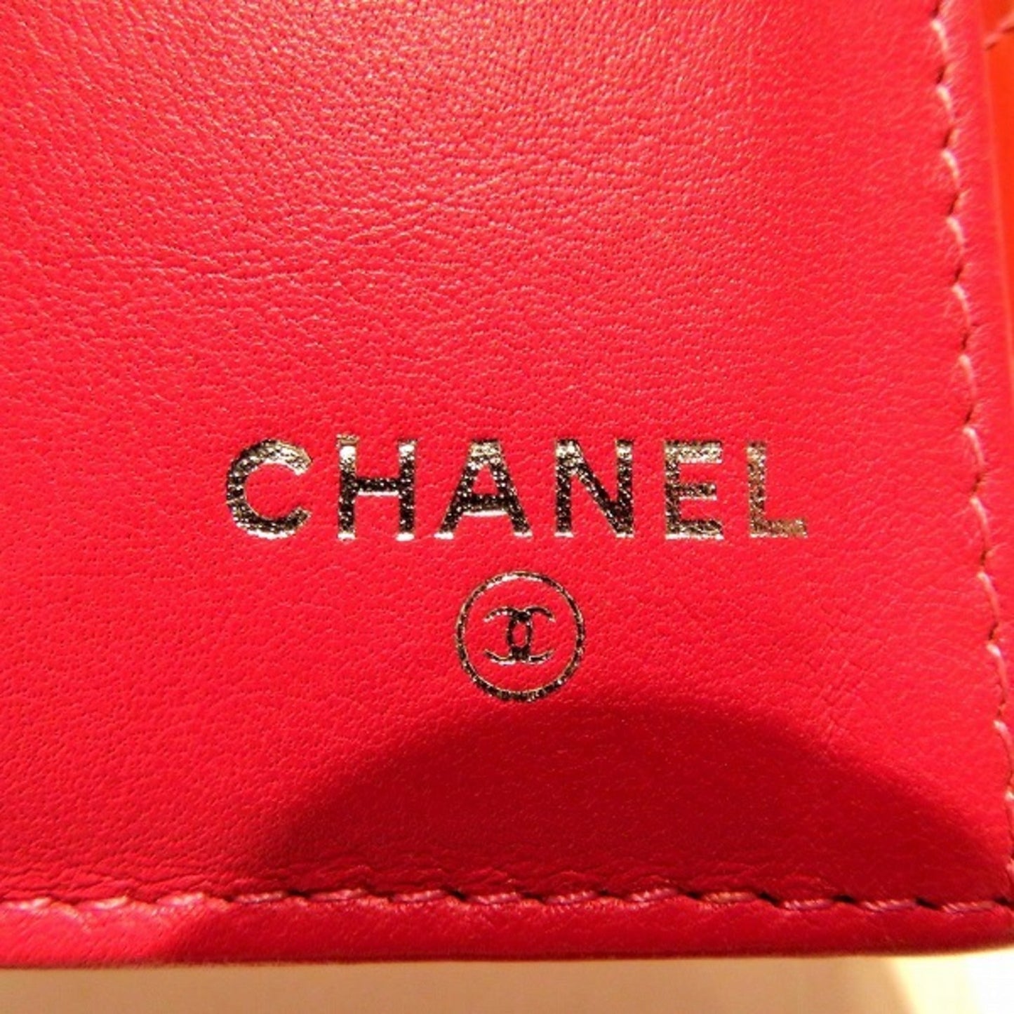 Luxury Chanel matelasse caviar skin A50096 long wallet bi-fold ladies