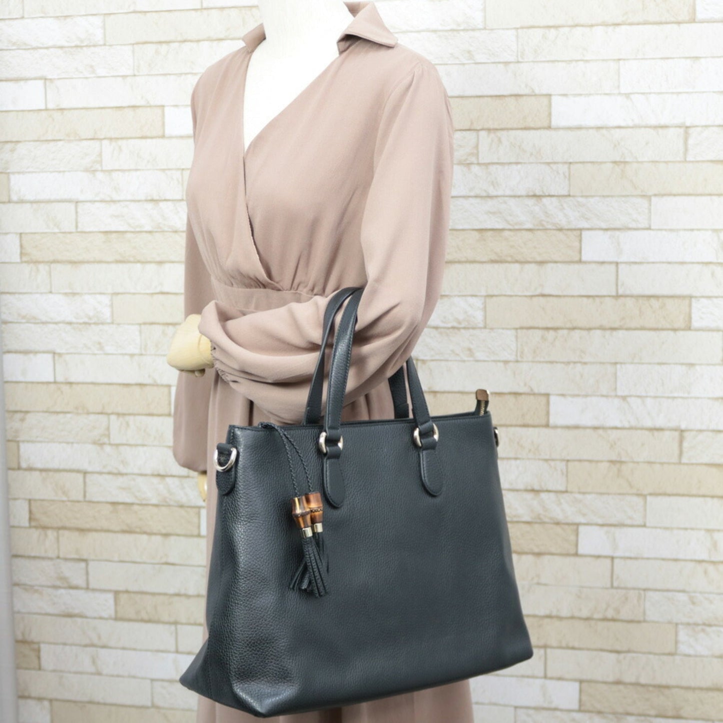 Luxury Gucci Shoulder Bag Bamboo Black Ladies