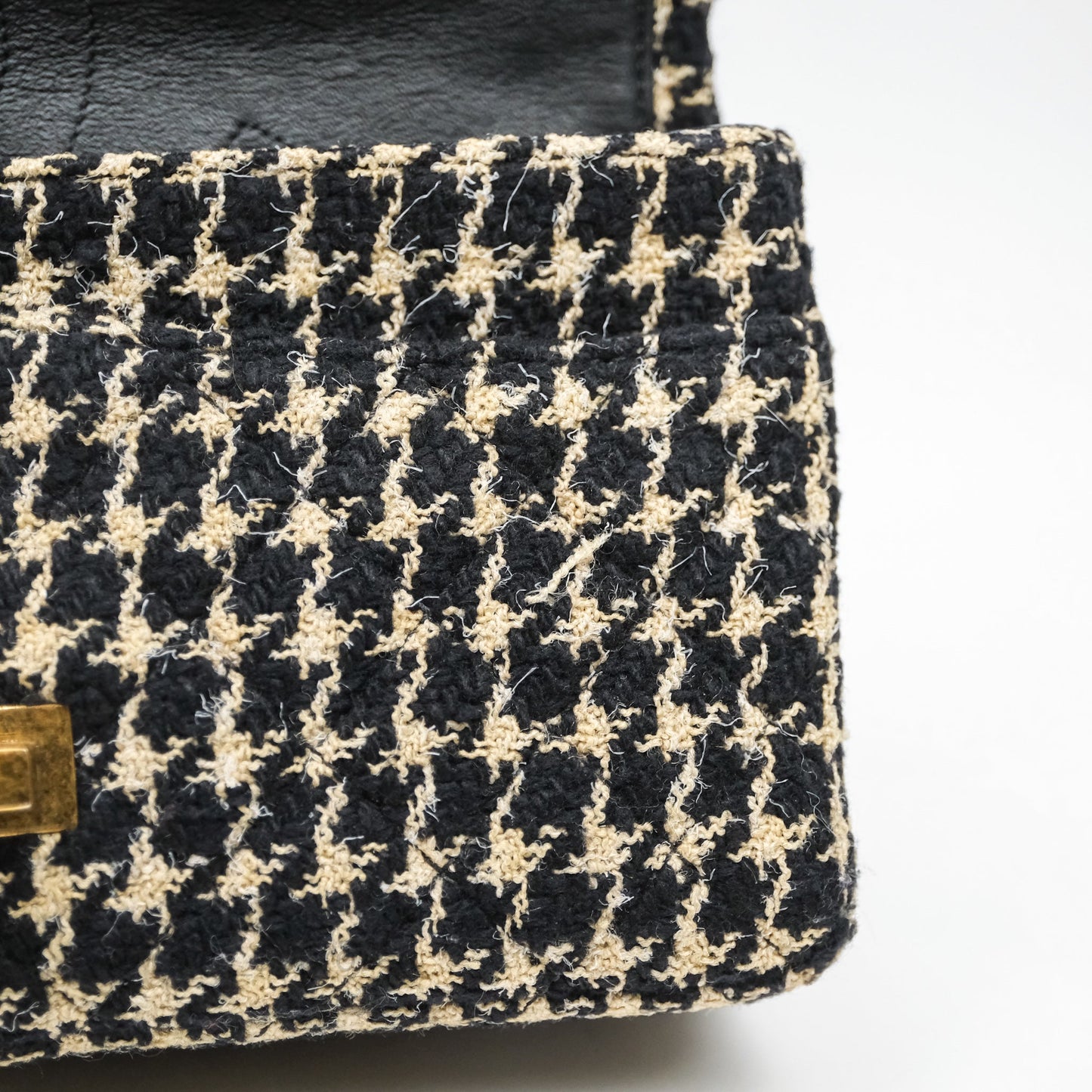 Chanel Reissue 225 Flap Houndstooth Beige Black Fabric Antique Gold Hardware