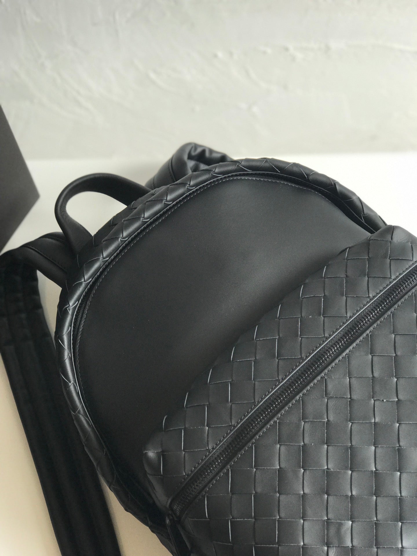 Luxury Bottega Veneta SMALL INTRECCIATO 41 BACKPACK IN BLACK CALFSKIN