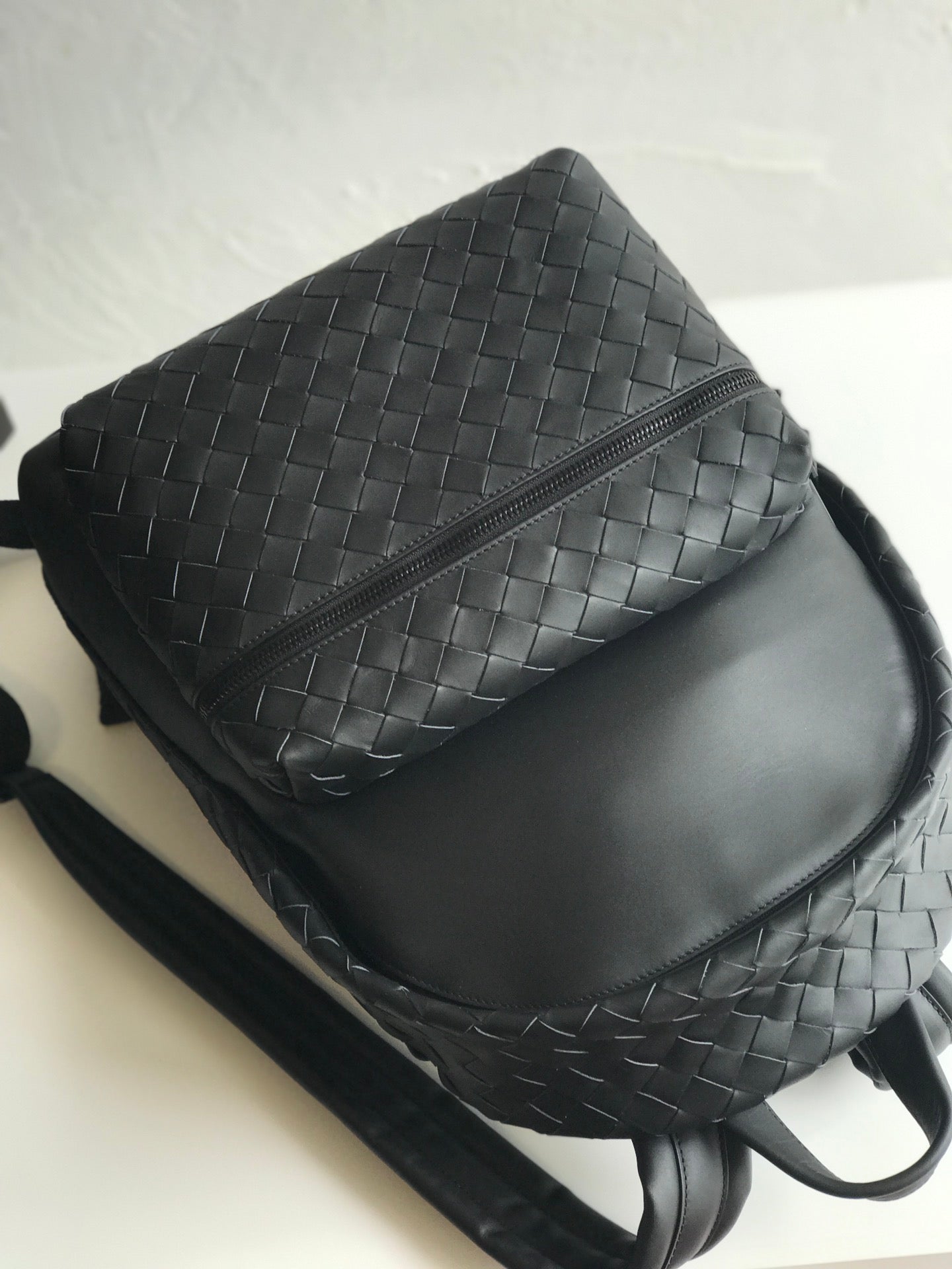 Luxury Bottega Veneta SMALL INTRECCIATO 41 BACKPACK IN BLACK CALFSKIN