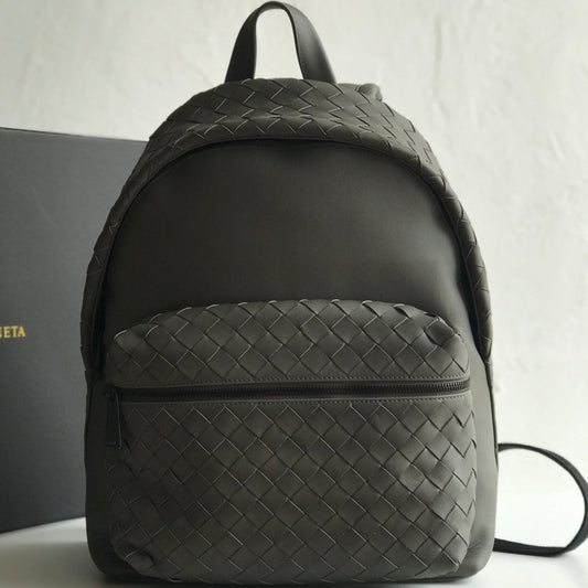 Luxury Bottega Veneta SMALL INTRECCIATO 41 BACKPACK IN CHARCOAL BLACK CALFSKIN