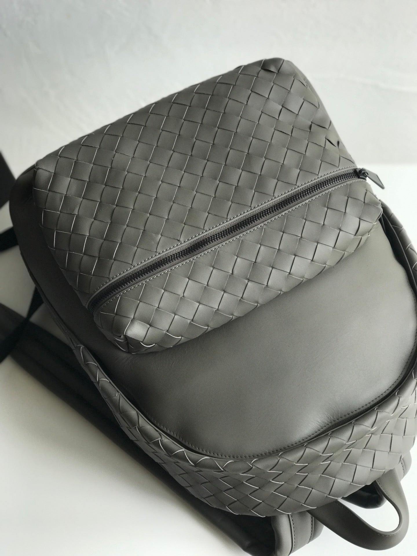 Luxury Bottega Veneta SMALL INTRECCIATO 41 BACKPACK IN CHARCOAL BLACK CALFSKIN