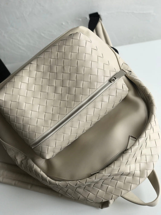 Luxury Bottega Veneta SMALL INTRECCIATO 41 BACKPACK IN BEIGE CALFSKIN
